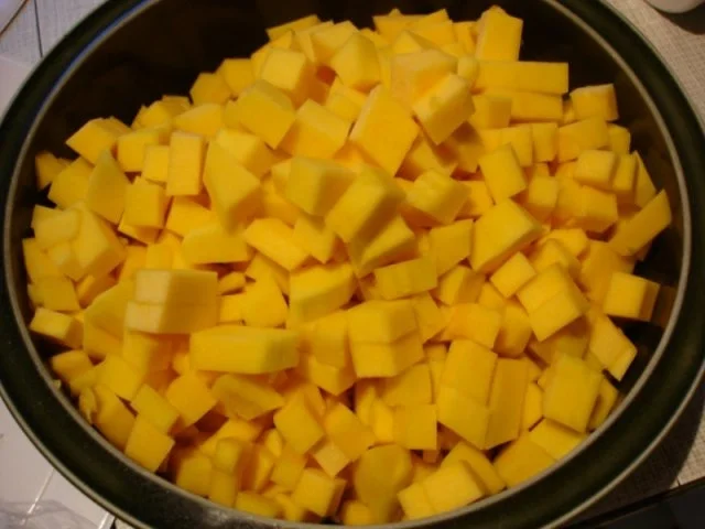 Rezept: Sahnige Kürbissuppe Bild Nr. 3 Sahnige Kürbissuppe - Rezept - Bild Nr. 3