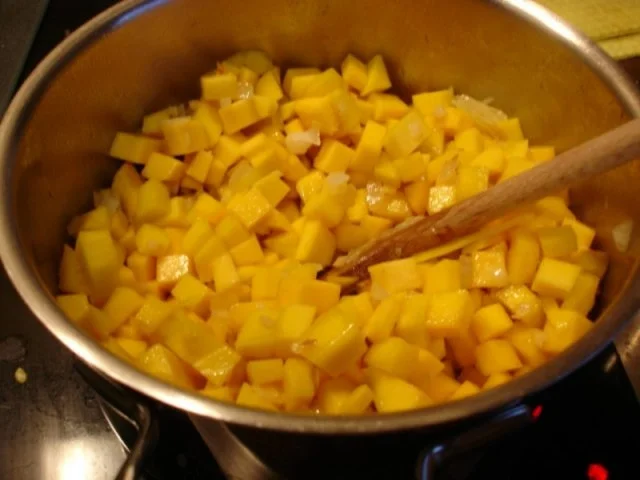 Rezept: Sahnige Kürbissuppe Bild Nr. 5 Sahnige Kürbissuppe - Rezept - Bild Nr. 5