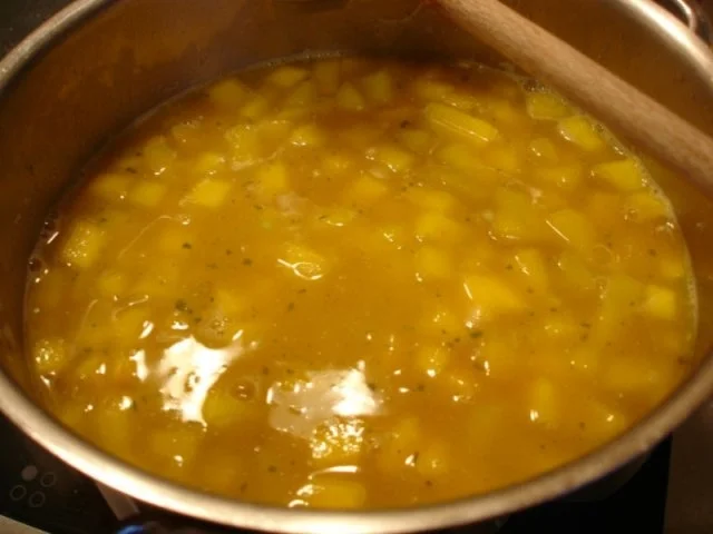 Rezept: Sahnige Kürbissuppe Bild Nr. 6 Sahnige Kürbissuppe - Rezept - Bild Nr. 6