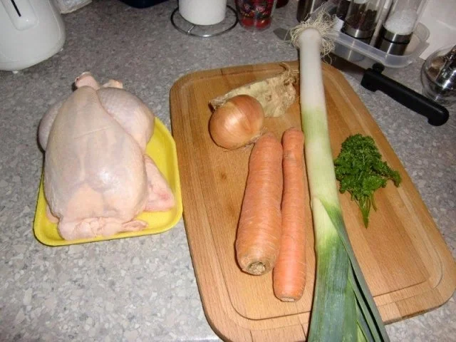 Rezept: Hühnerbouillon à la Heiko Hühnerbouillon à la Heiko - Rezept