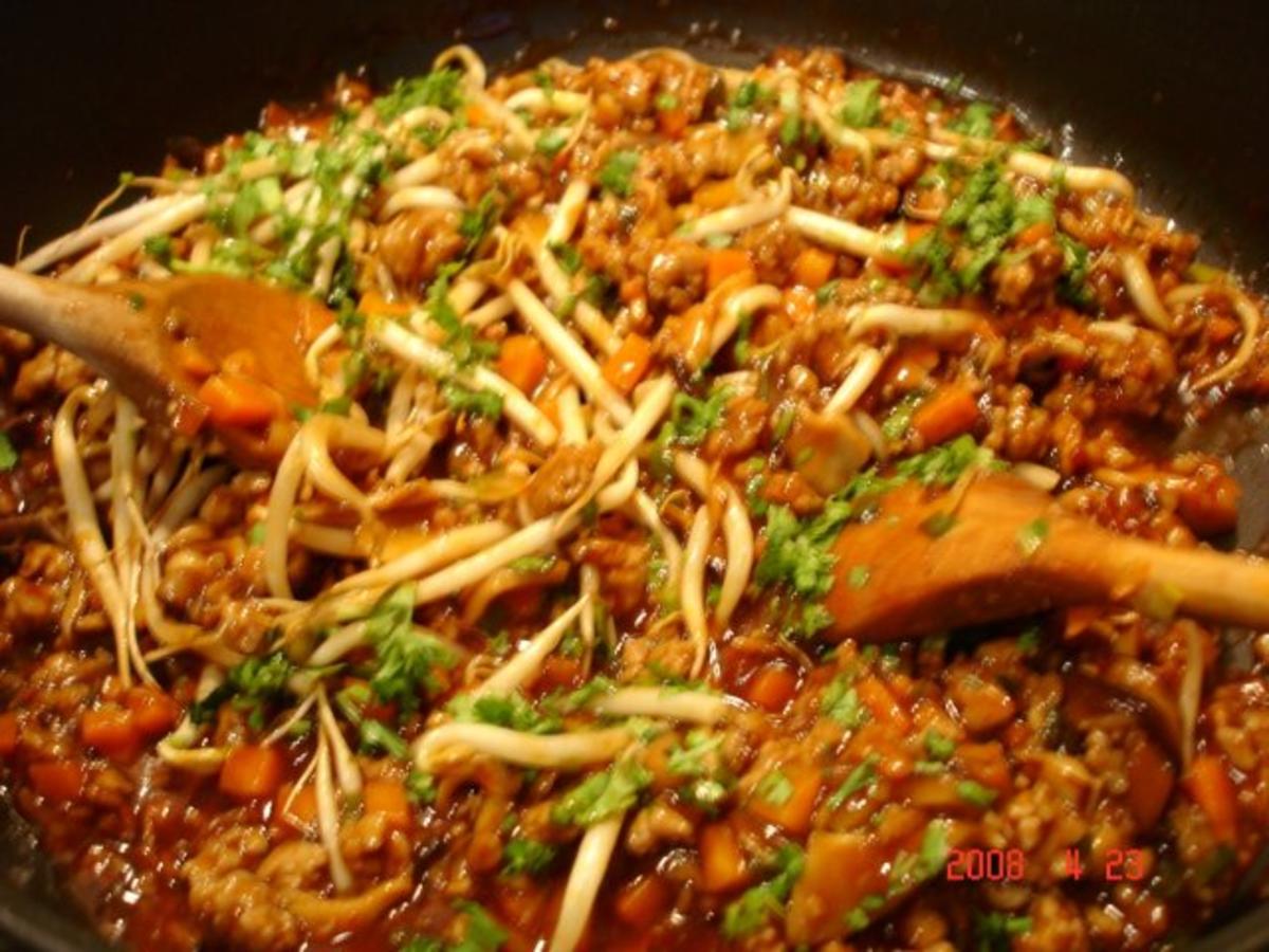 Nudeln mit Asia Bolognese - einfach - von MausVoh