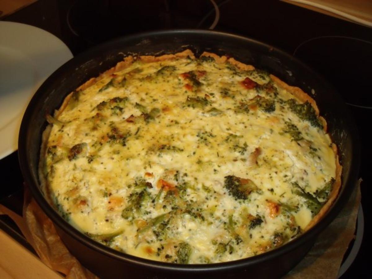 Pikante Brokkoli-Lachs-Quiche als Vor- oder Hauptspeise - Rezept
