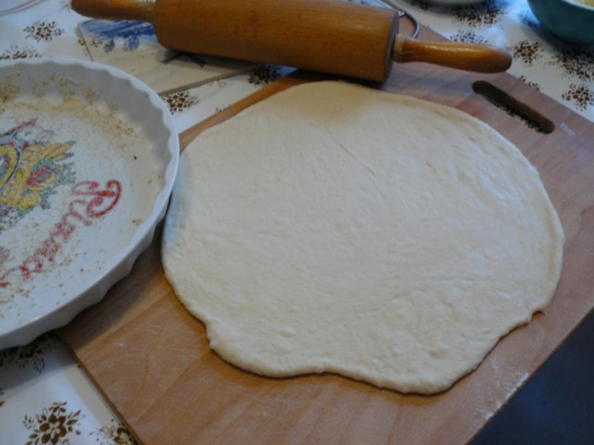 Vegetarische Pizza mit Pilzen und Tomaten - Rezept - kochbar.de