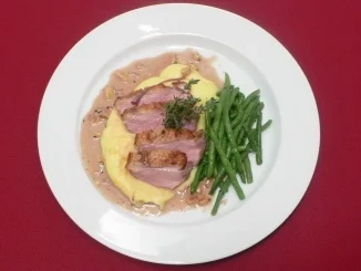 Thymian-Entenbrust an Birnen, Bohnen und Kartoffelpüree - Rezept