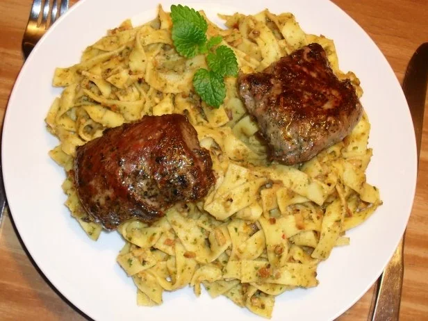 Lammfilet an Dattel-Maroni-Pesto - Rezept - Bild Nr. 2