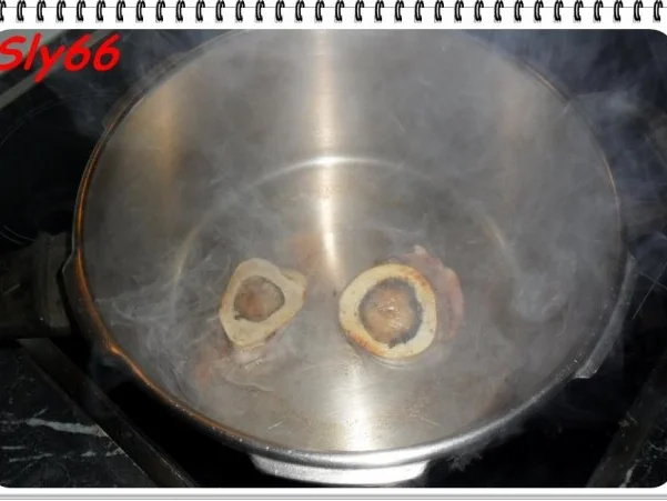 Rezept: Suppen:Rindfleischsuppe aus Wadschinken Bild Nr. 5 Suppen:Rindfleischsuppe aus Wadschinken - Rezept - Bild Nr. 5