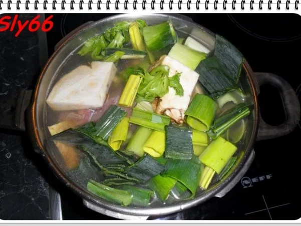 Rezept: Suppen:Rindfleischsuppe aus Wadschinken Bild Nr. 8 Suppen:Rindfleischsuppe aus Wadschinken - Rezept - Bild Nr. 8