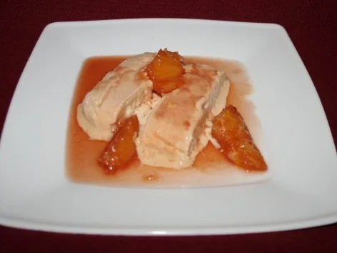 Rezept: Parfait mit Irish Cream auf Orangensoße Parfait mit Irish Cream auf Orangensoße - Rezept