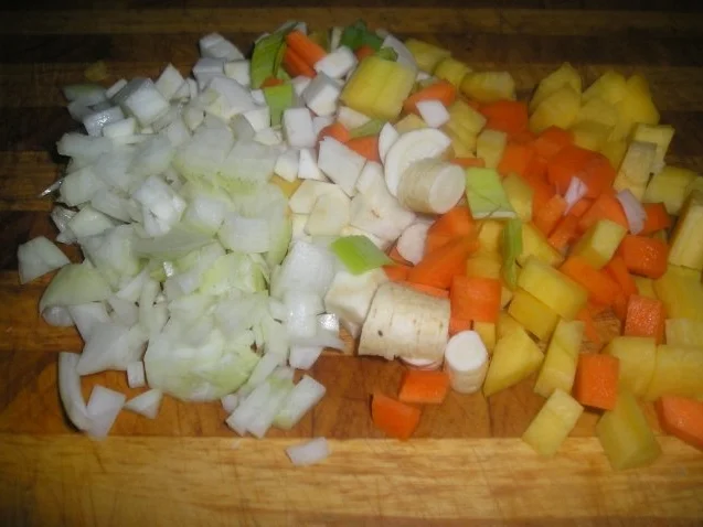 Putenrollbraten mit Semmelfülle und buntem Buttergemüse - Rezept - Bild Nr. 2