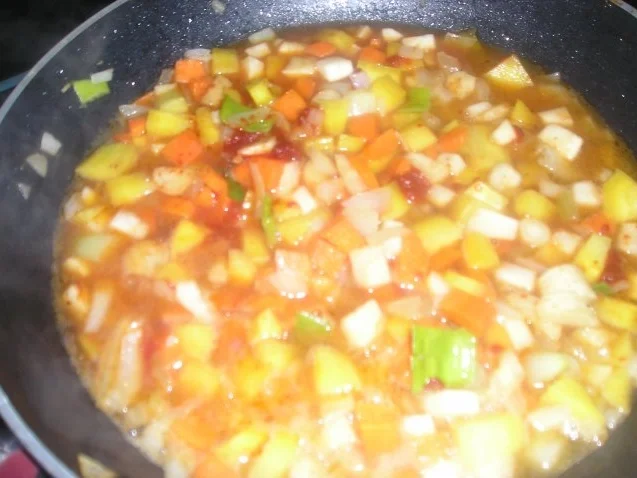 Putenrollbraten mit Semmelfülle und buntem Buttergemüse - Rezept - Bild Nr. 3