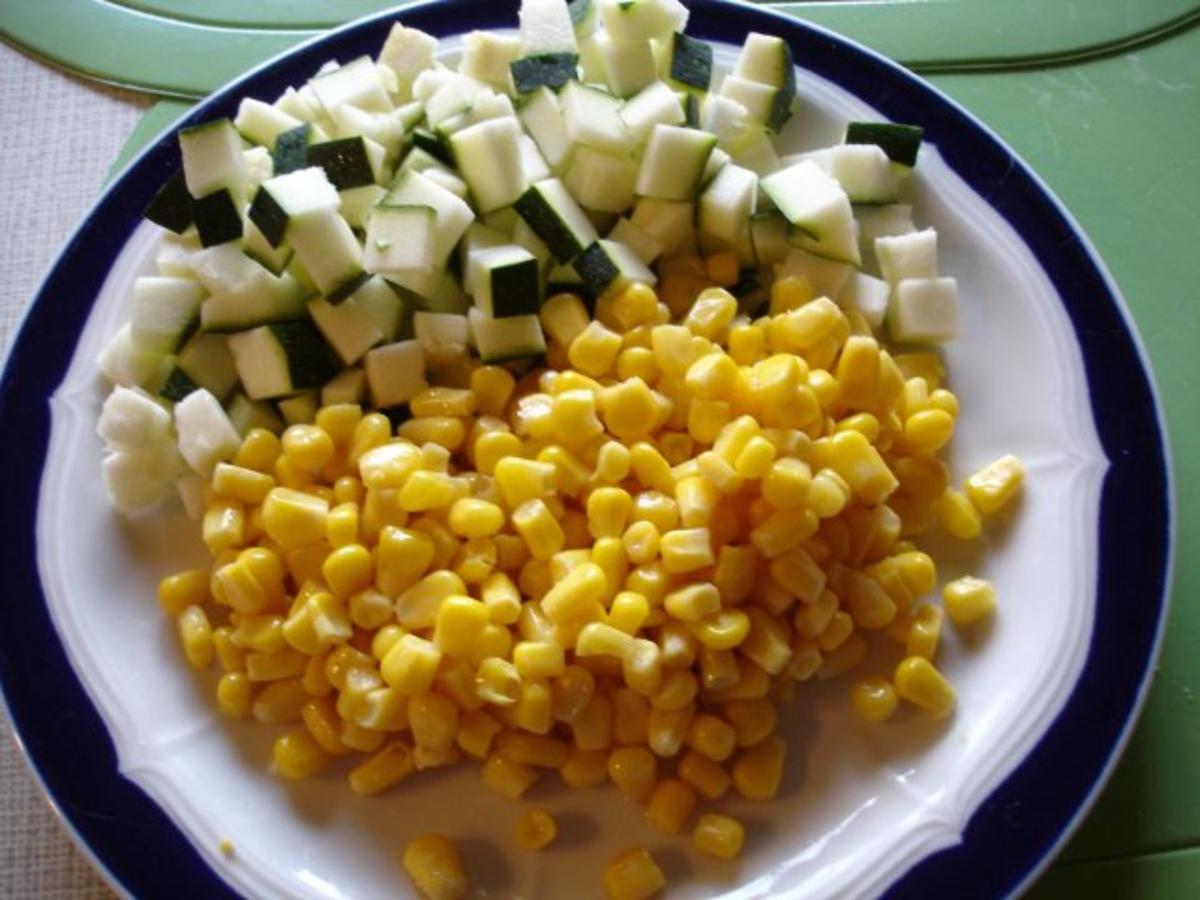 Bratwurstschnecke mit Zucchini-Mais-Gemüse und Kartoffeln - Rezept - Bild Nr. 8