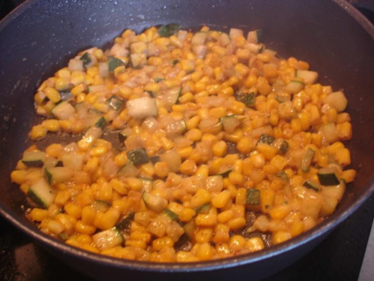 Bratwurstschnecke mit Zucchini-Mais-Gemüse und Kartoffeln - Rezept - Bild Nr. 10