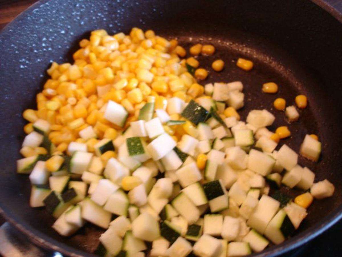 Bratwurstschnecke mit Zucchini-Mais-Gemüse und Kartoffeln - Rezept - Bild Nr. 9