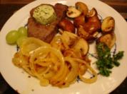 Rezept: Rinderfilet mit braunen Champignons und Zwiebelringen Rinderfilet mit braunen Champignons und Zwiebelringen - Rezept
