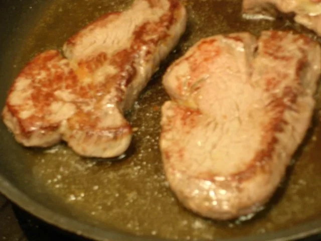 Rinderfilet mit braunen Champignons und Zwiebelringen - Rezept - Bild Nr. 5