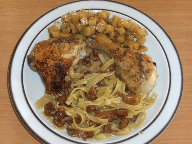 Fleisch: Hähnchenkeule mit Pfifferlingen - Rezept