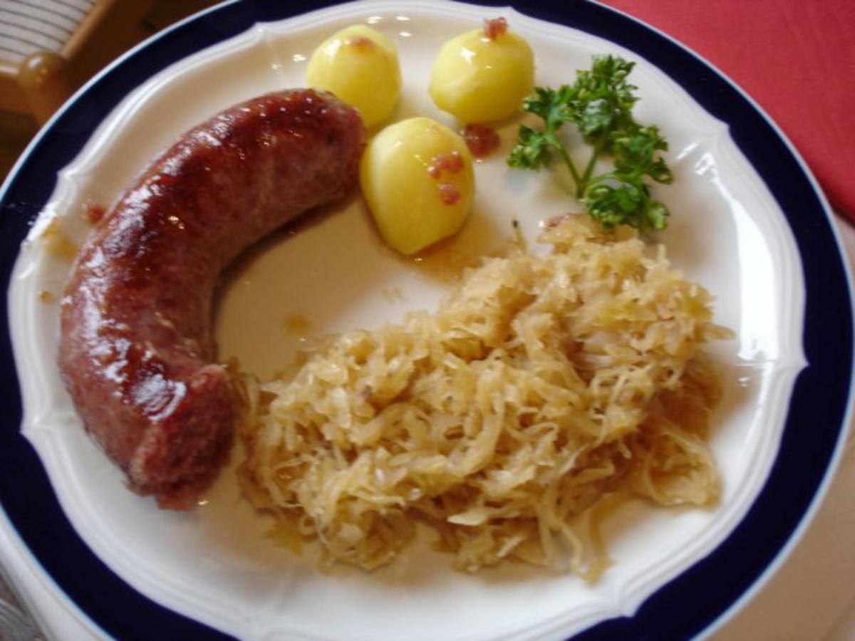 Schwartenwurst mit Sauerkraut und Kartoffeln - Rezept
