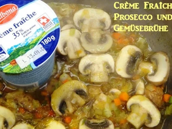 Rezept: Hühnerbrust-Filets auf Champignon-Limone-Cognac-Sahne und Spinat Bild Nr. 8 Hühnerbrust-Filets auf Champignon-Limone-Cognac-Sahne und Spinat - Rezept - Bild Nr. 8