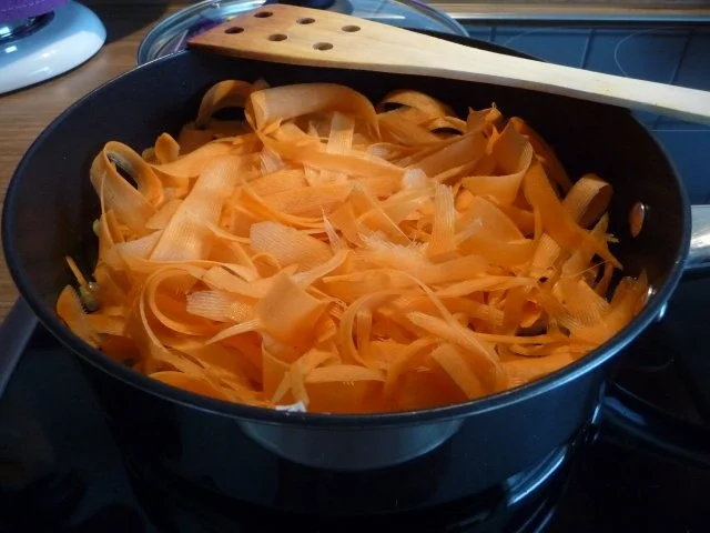 Mein Neujahrsessn - Vorspeise : Kürbissuppe mit Dattel im Speckmantel - Rezept - Bild Nr. 3