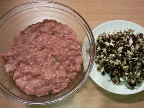 Paprikaschoten gefüllt mit Mett und Pilzen - Rezept - Bild Nr. 3