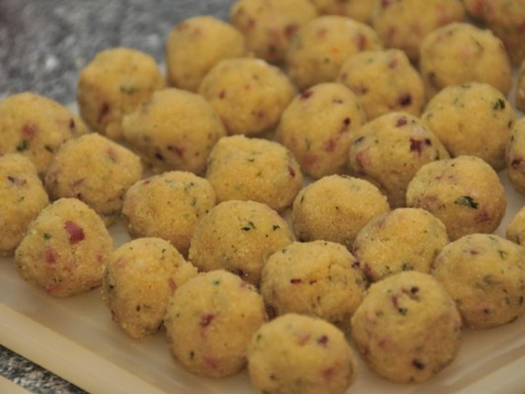 Gries-Speck-Knödel-Suppe - Rezept mit Bild - kochbar.de