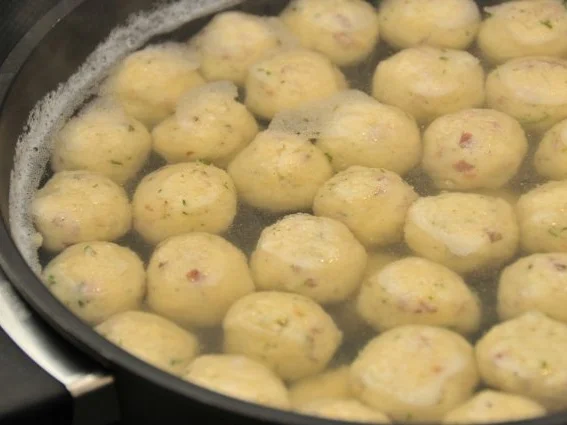 Gries-Speck-Knödel-Suppe - Rezept - Bild Nr. 6