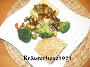 Safranreis mit Gemüseragout und Lachsfilet - Rezept