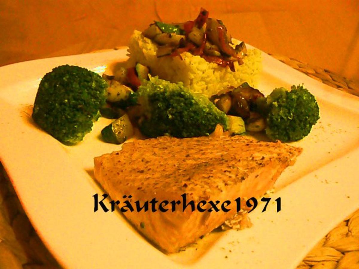 Safranreis mit Gemüseragout und Lachsfilet - Rezept - Bild Nr. 4