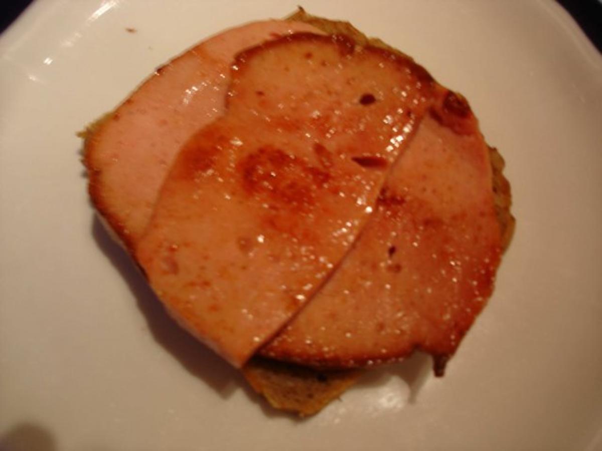 Leberkäse gebräunt auf Brot mit Spiegelei und Zwiebeln - Rezept - Bild Nr. 6