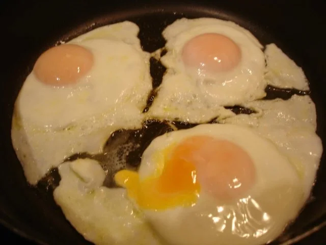 Leberkäse gebräunt auf Brot mit Spiegelei und Zwiebeln - Rezept - Bild Nr. 10