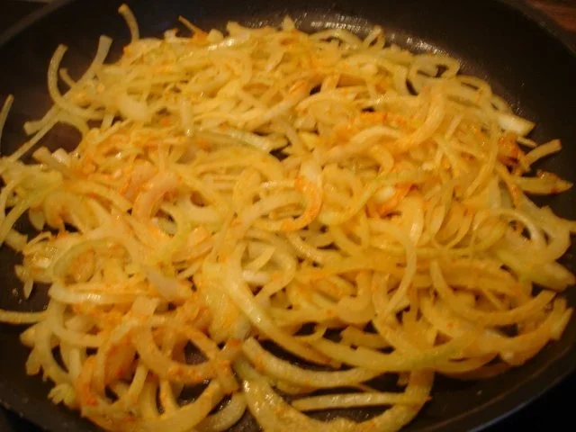 Leberkäse gebräunt auf Brot mit Spiegelei und Zwiebeln - Rezept - Bild Nr. 7