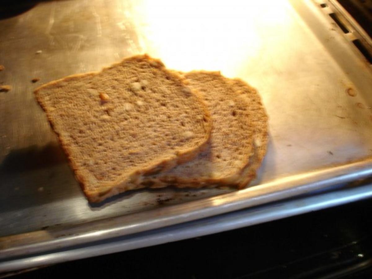 Leberkäse gebräunt auf Brot mit Spiegelei und Zwiebeln - Rezept - Bild Nr. 3