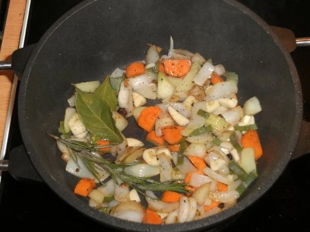 Rezept: Fleisch: Lammhaxe, geschmort in Portwein Bild Nr. 3 Fleisch: Lammhaxe, geschmort in Portwein - Rezept - Bild Nr. 3