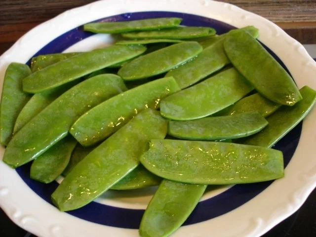Bratwurst mit Zuckerschoten und Kartoffelpüree - Rezept - Bild Nr. 2