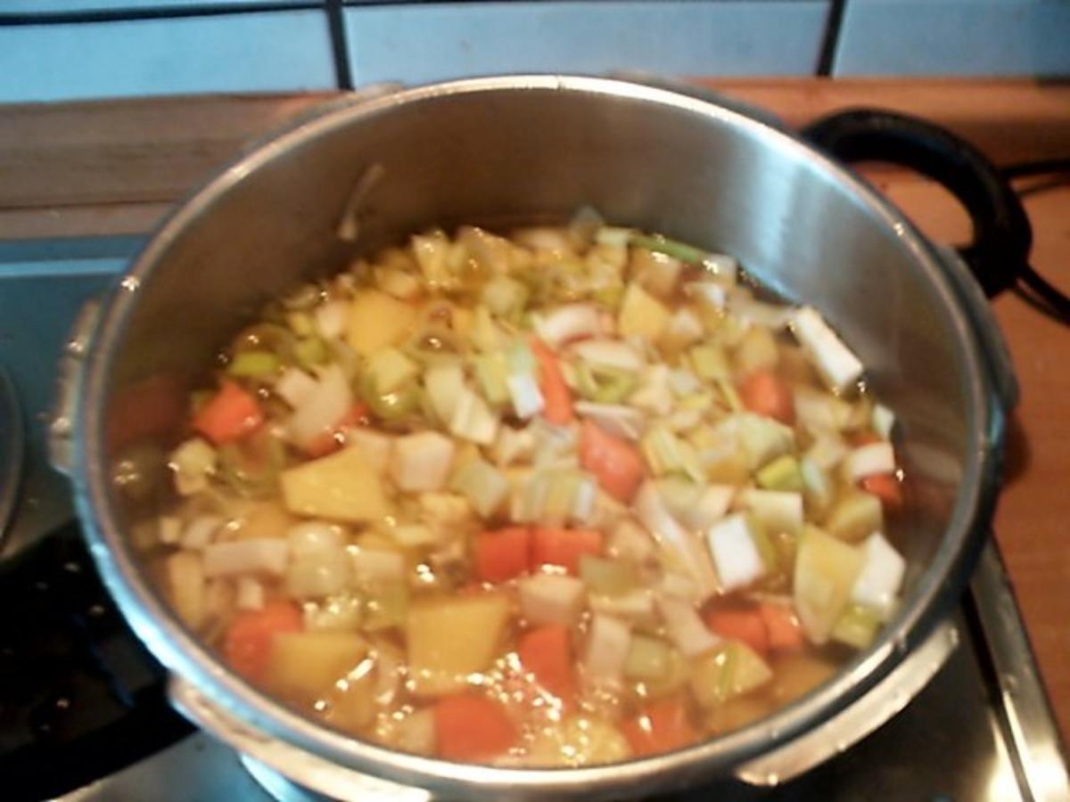Gemüse-Kartoffeleintopf mit Mett und Würstel - Rezept - Bild Nr. 5
