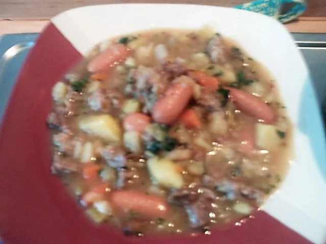 Gemüse-Kartoffeleintopf mit Mett und Würstel - Rezept