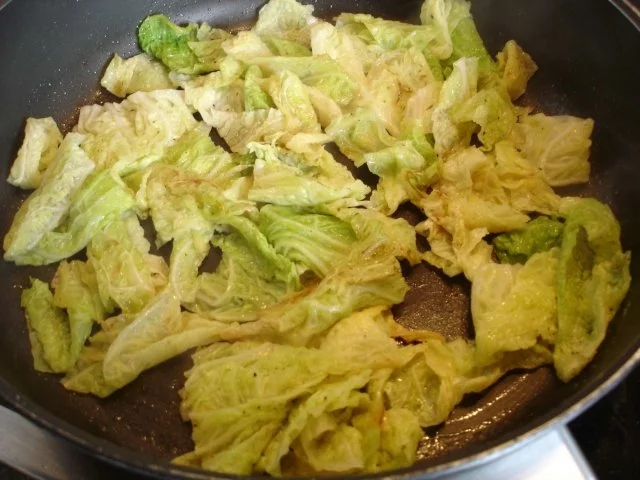 Rezept: Bratwurst mit gebratenem Wirsing und Kartoffelpüree Bild Nr. 3 Bratwurst mit gebratenem Wirsing und Kartoffelpüree - Rezept - Bild Nr. 3