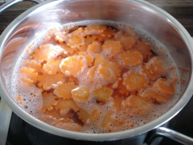 Buletten mit Kartoffelpüree und Möhren-Mais-Gemüse - Rezept - Bild Nr. 4