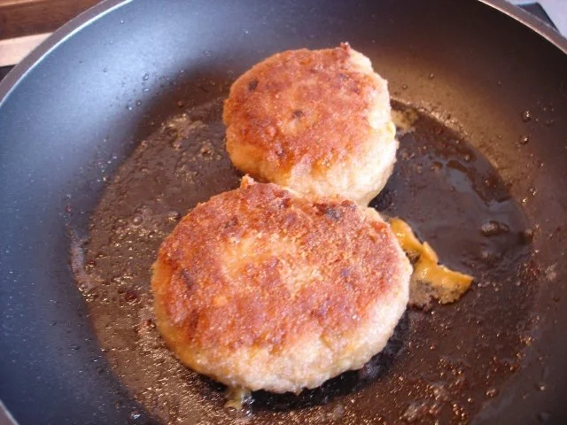 Buletten mit Kartoffelpüree und Kopfsalat - Rezept - Bild Nr. 3