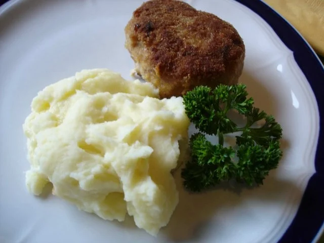 Buletten mit Kartoffelpüree und Kopfsalat - Rezept - Bild Nr. 8