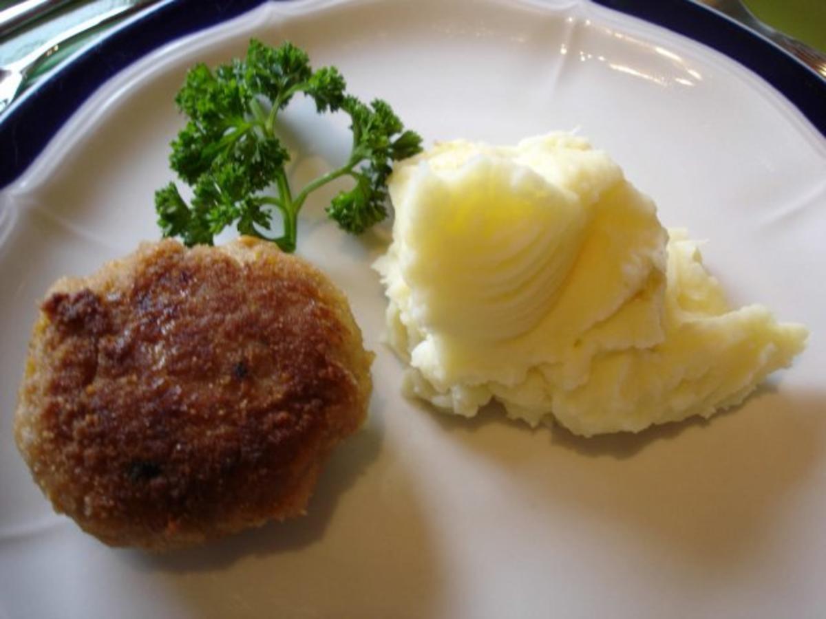 Buletten mit Kartoffelpüree und Kopfsalat - Rezept - Bild Nr. 9