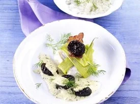 Dorschpäckchen mit getrockneten Pflaumen in Senfsauce - Rezept