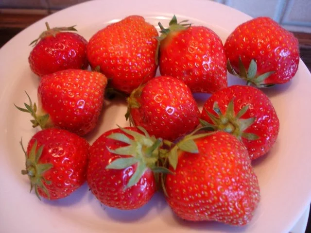 Rezept: Eis-Früchte-Becher Bild Nr. 2 Eis-Früchte-Becher - Rezept - Bild Nr. 2