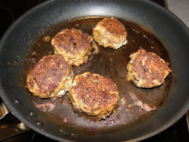 Rezept: Sprotten-Seelachs-Frikadellen Sprotten-Seelachs-Frikadellen - Rezept