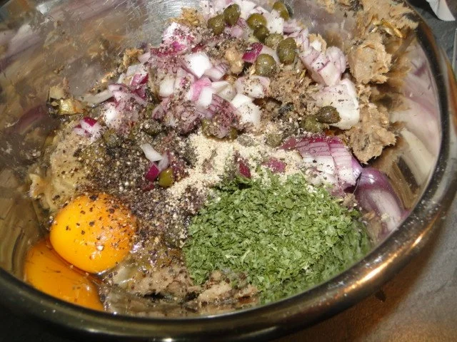 Rezept: Sprotten-Seelachs-Frikadellen Bild Nr. 3 Sprotten-Seelachs-Frikadellen - Rezept - Bild Nr. 3