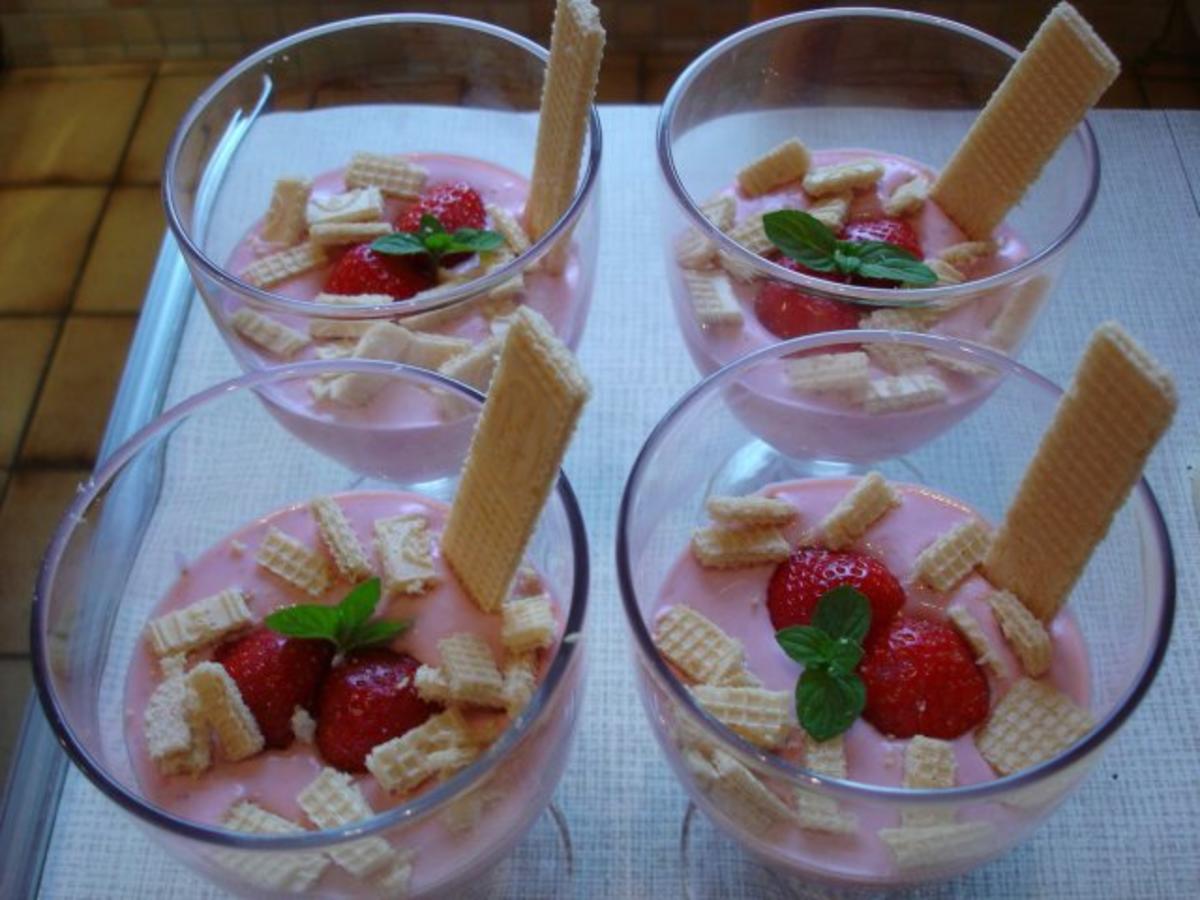 Erdbeer-Quark-Dessert - Rezept mit Bild - kochbar.de