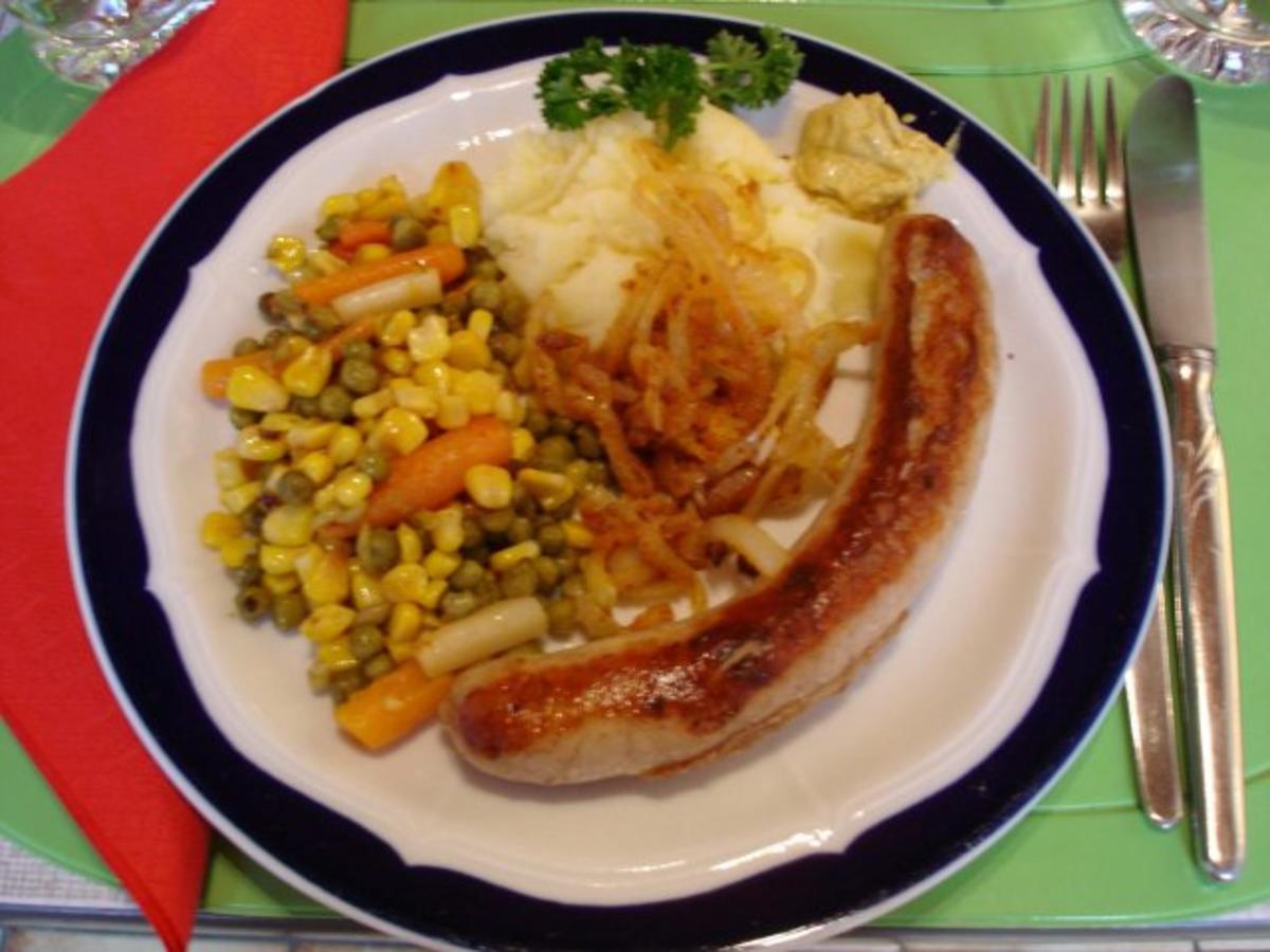 Feine Bratwurst mit Selleriestampfkartoffeln und Gemüse - Rezept ...