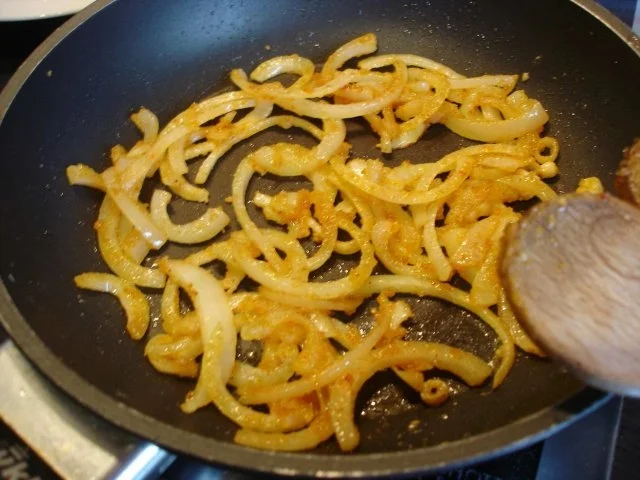 Feine Bratwurst mit Selleriestampfkartoffeln und Gemüse - Rezept - Bild Nr. 6