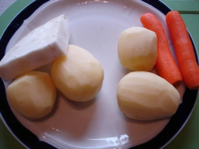 Frische Rost-Bratwurst mit Sauerkraut und Kartoffelpürees - Rezept - Bild Nr. 3