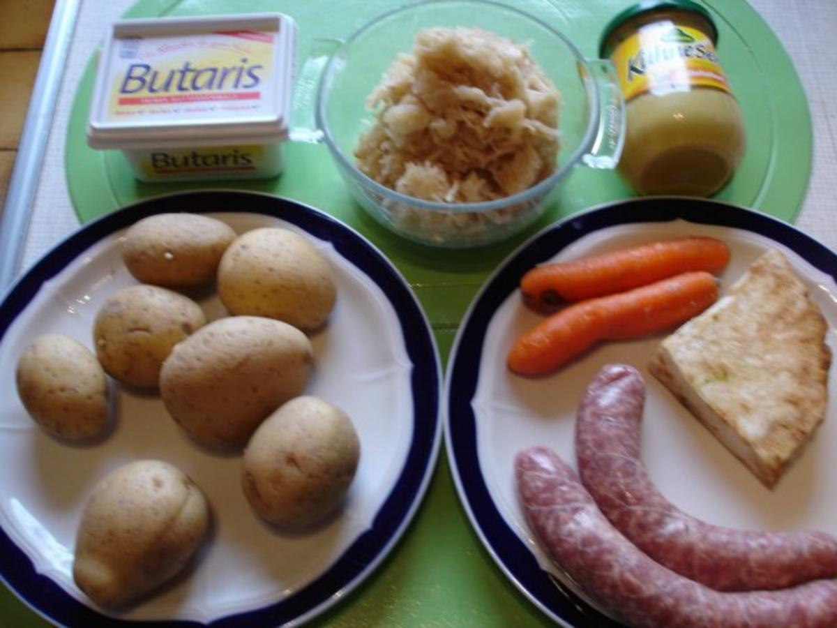Frische Rost-Bratwurst mit Sauerkraut und Kartoffelpürees - Rezept - Bild Nr. 2